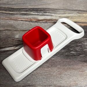 🍁Tupperware Mini Mandolin